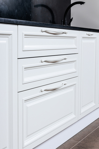 Прямая неоклассическая кухня 