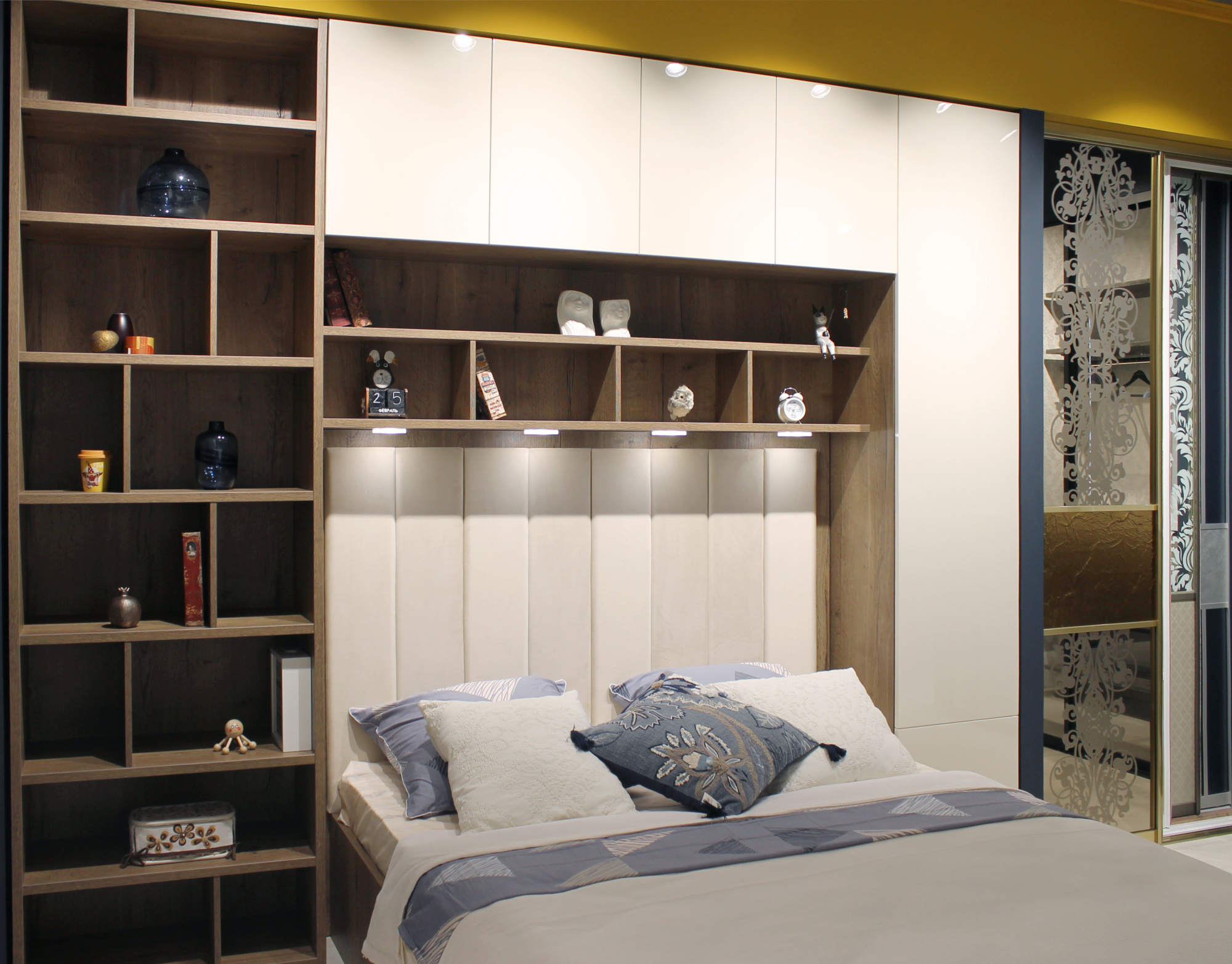 Стеллаж в спальню 