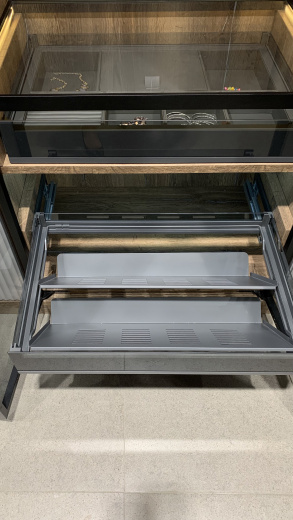 Угловая прихожая с рейками