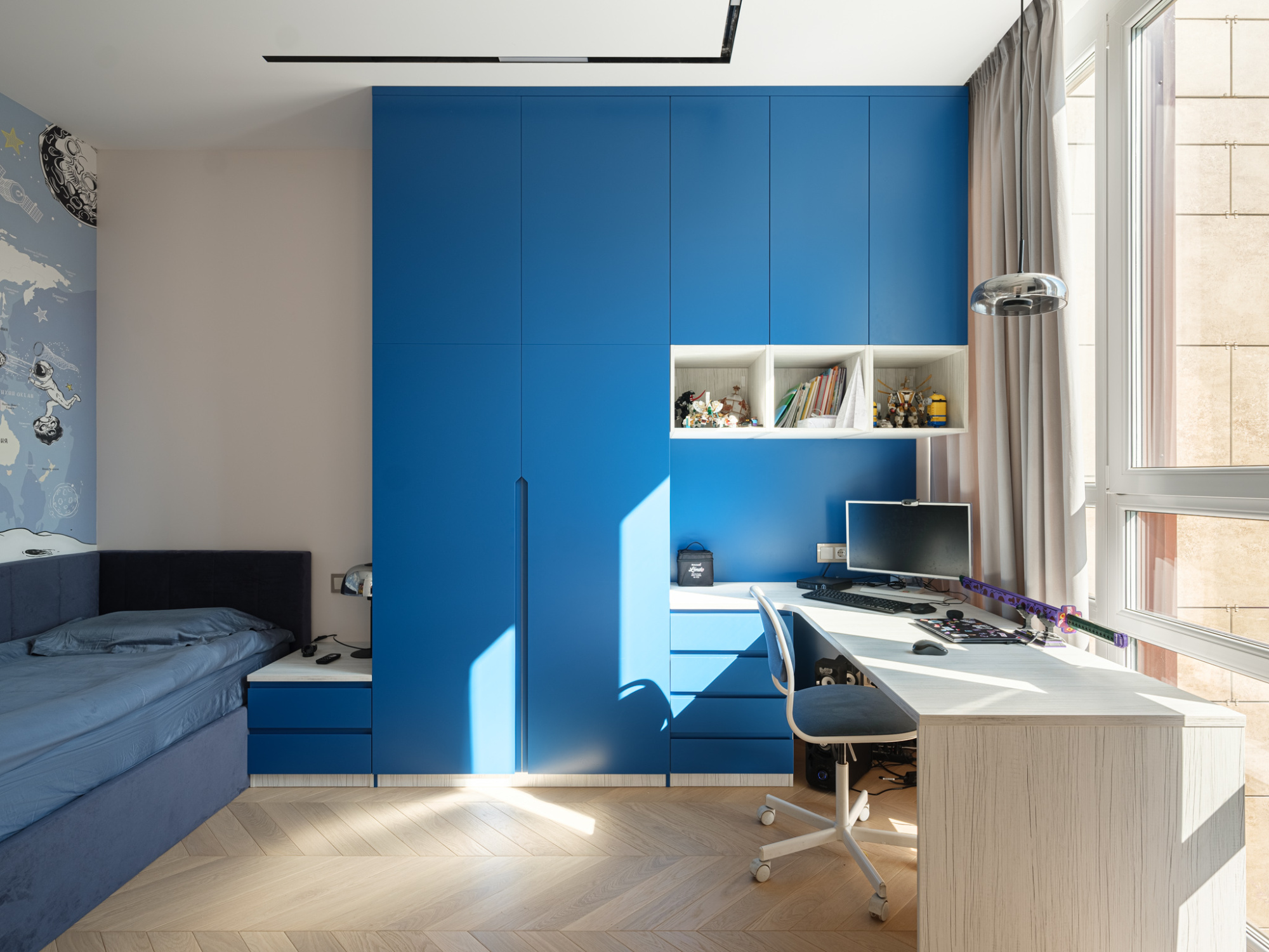 Шкаф с рабочей зоной в детскую 