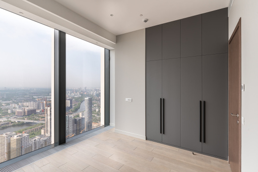 Распашной шкаф с фасадами Supramat