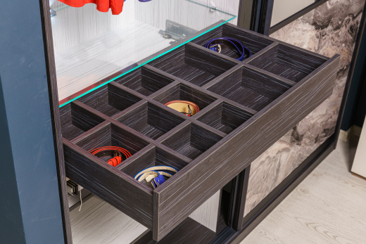 Шкаф-купе с зеркалом