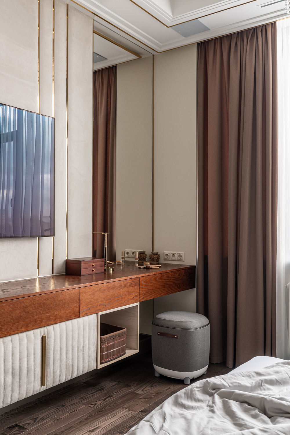 Мебель в спальню. Навесная консоль