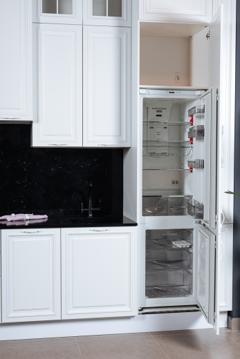 Прямая неоклассическая кухня 