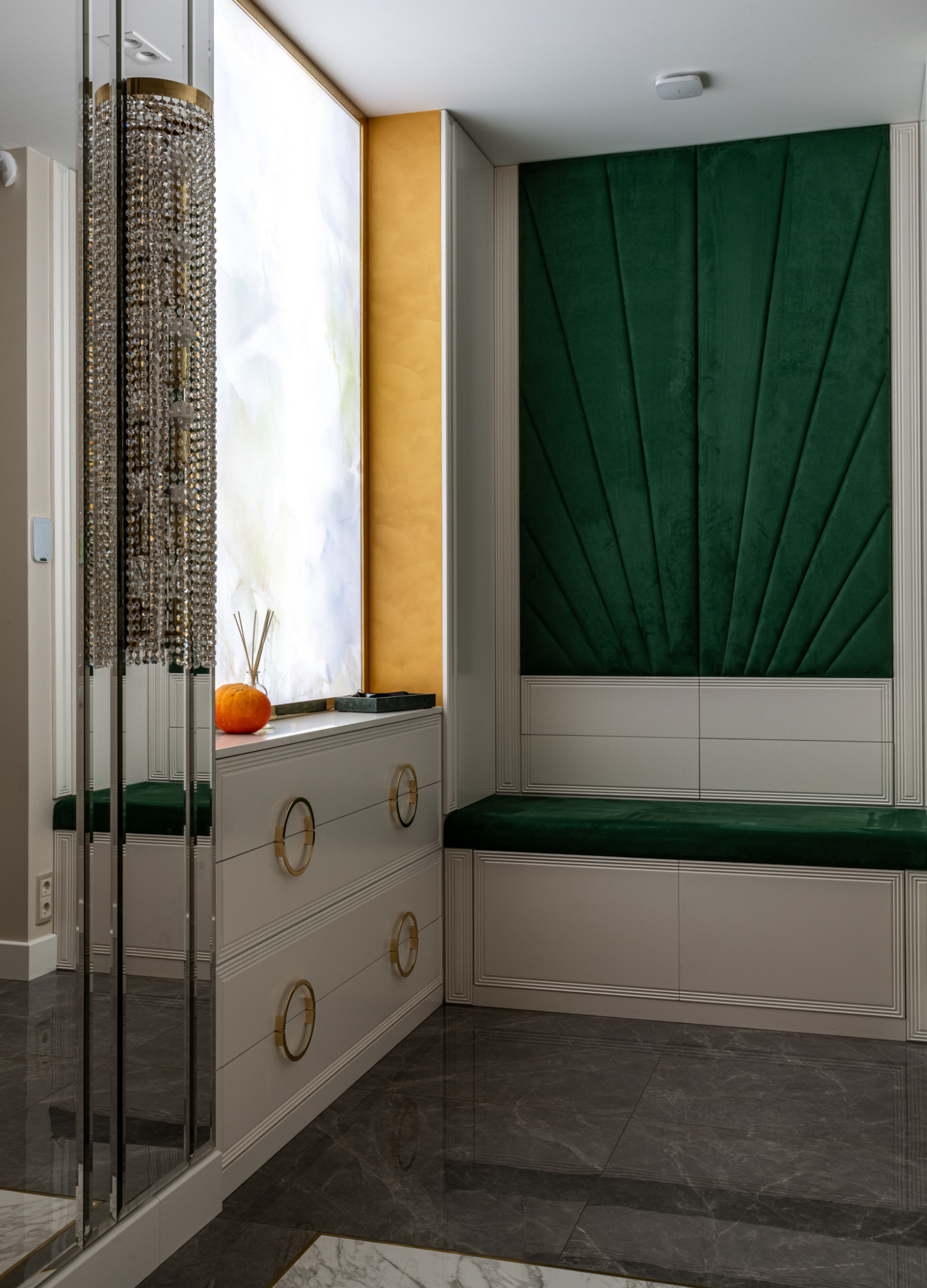 Прихожая с мягким элементом