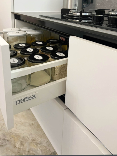 Угловая кухня с островом