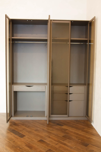 Распашной шкаф 