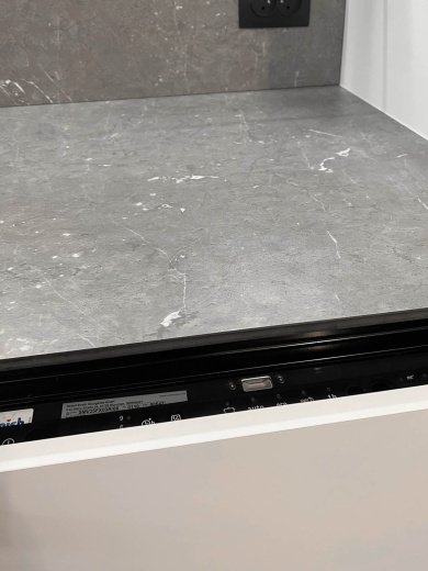 Угловая кухня с островом