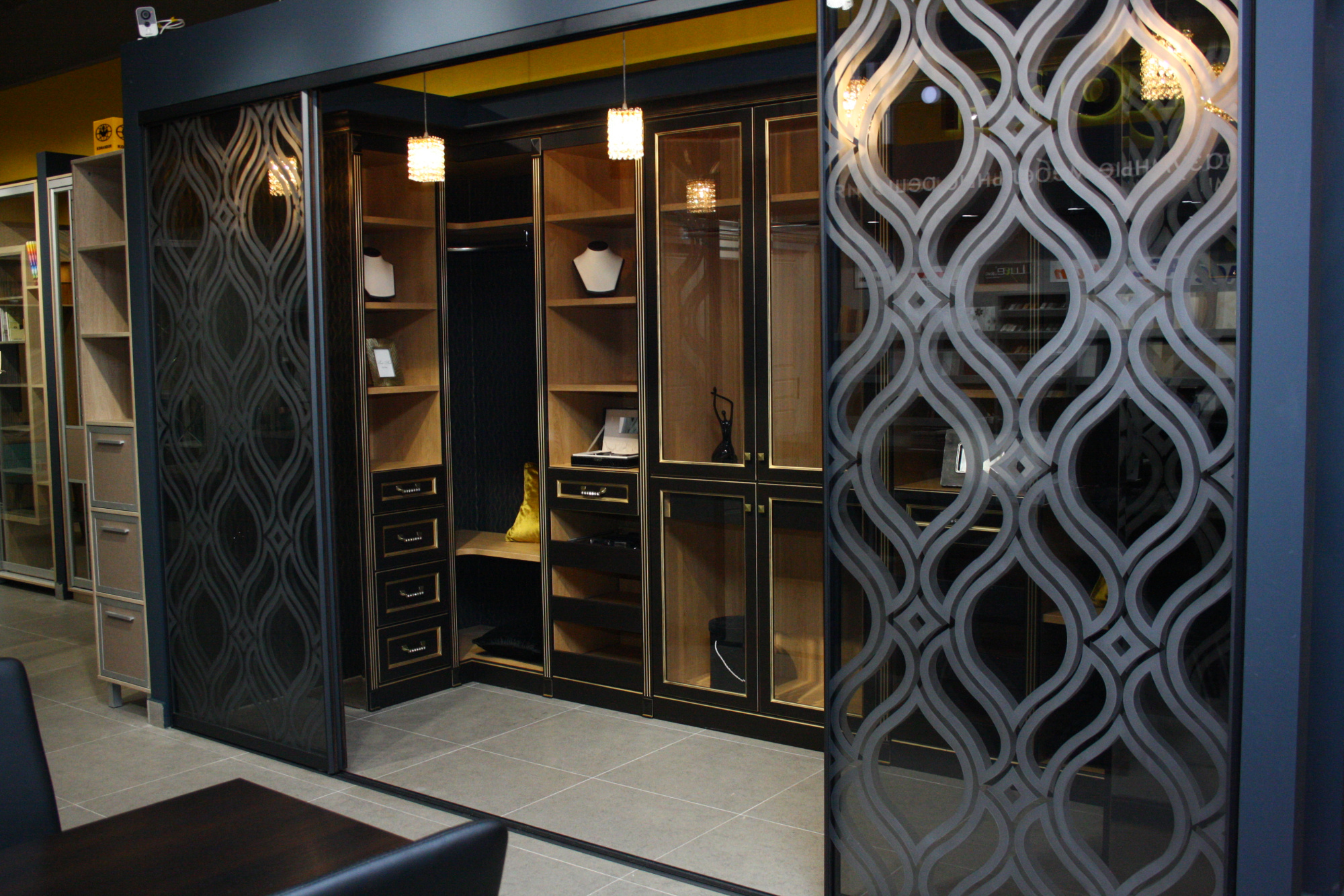 Двери-купе в гардеробную комнату