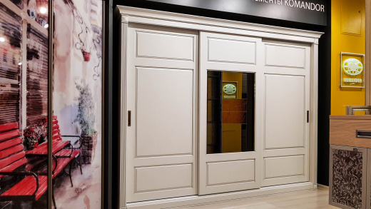 Шкаф-купе в классическом стиле