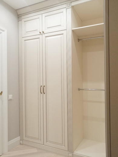 Гардеробная комната в классическом стилем из МДФ