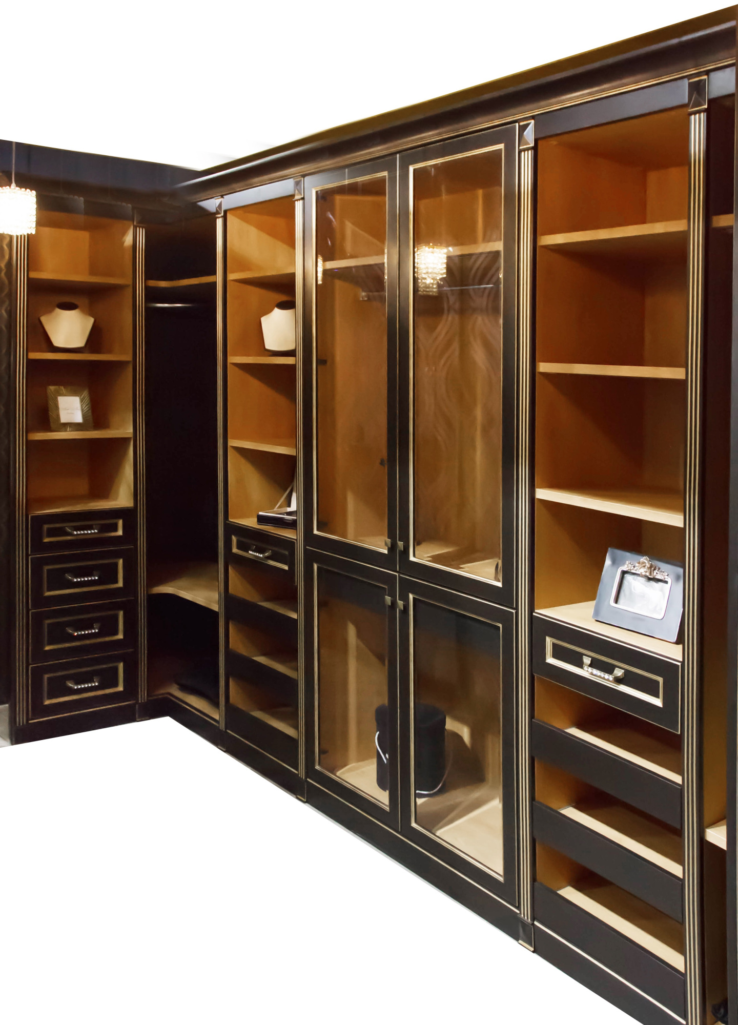 Гардеробная в классическом стиле 01-842