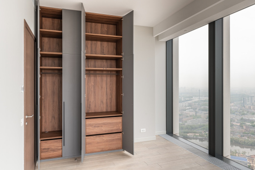 Распашной шкаф с фасадами Supramat