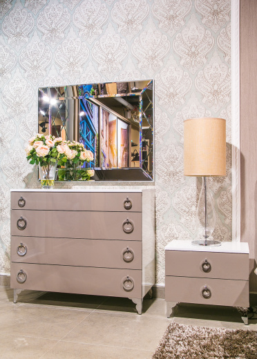 Комод с зеркалом 