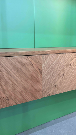 Подвесная гостиная из шпона