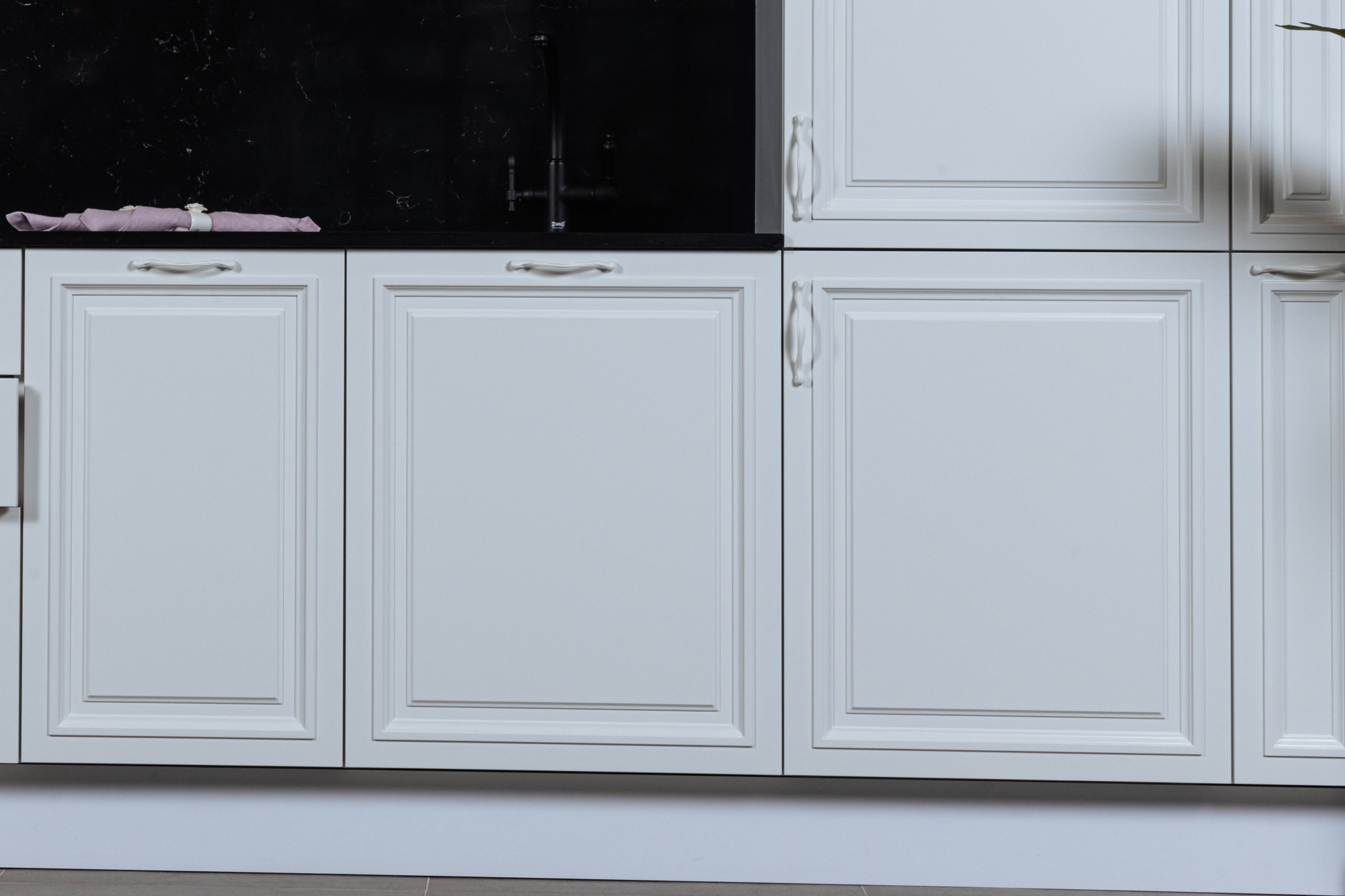 Прямая неоклассическая кухня 