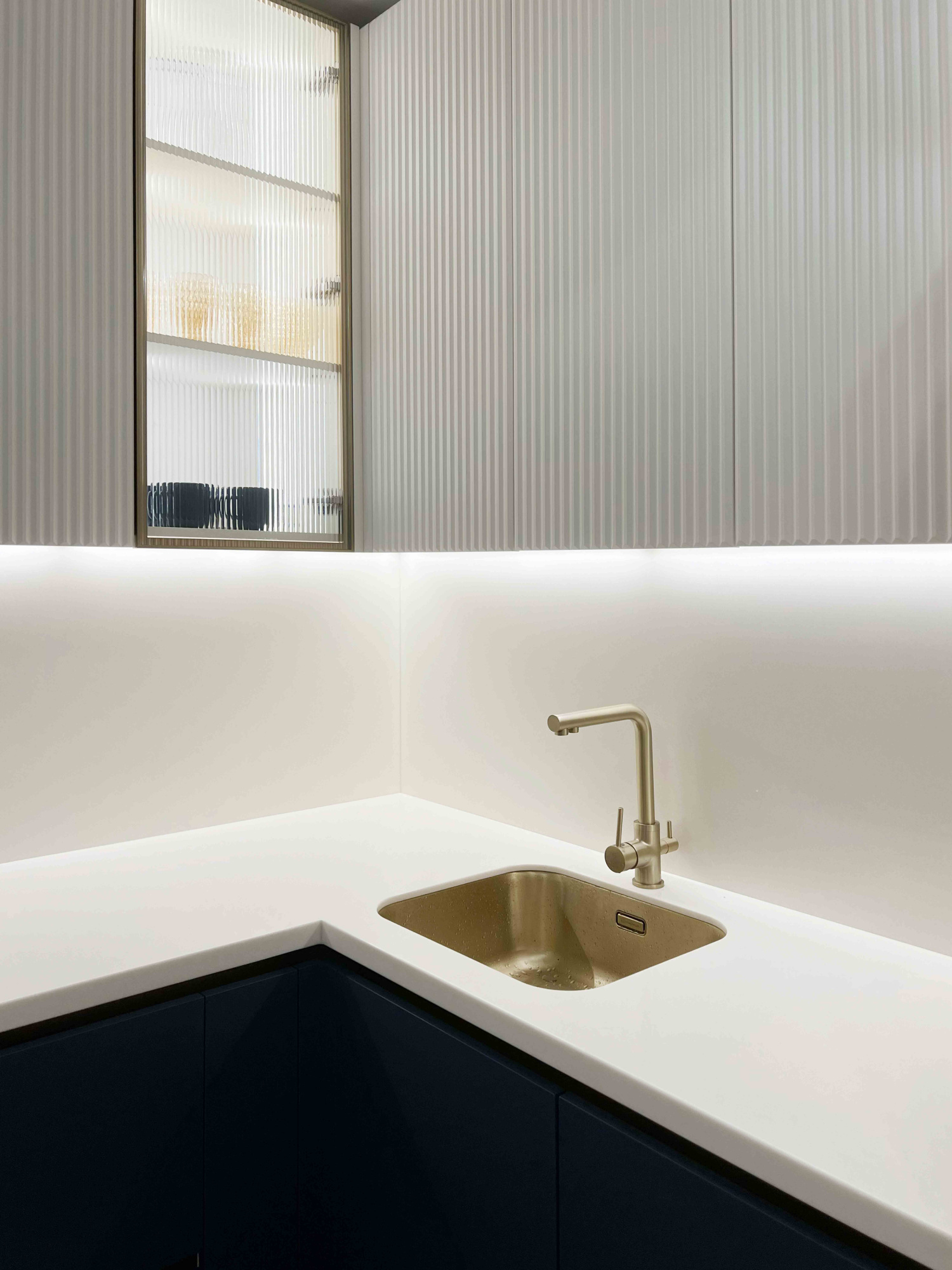 Угловая кухня из МФД