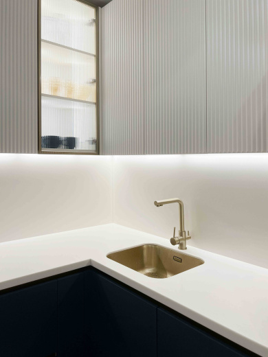 Угловая кухня из МФД