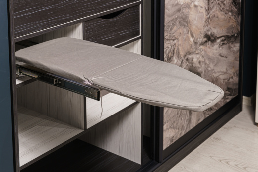 Шкаф-купе с зеркалом