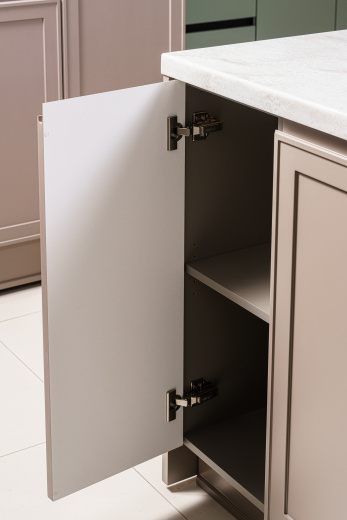 Угловая кухня с островом