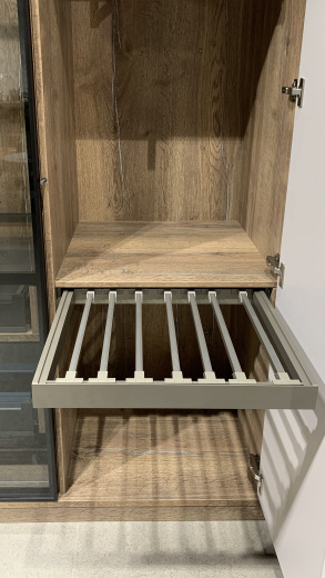 Угловая прихожая с рейками