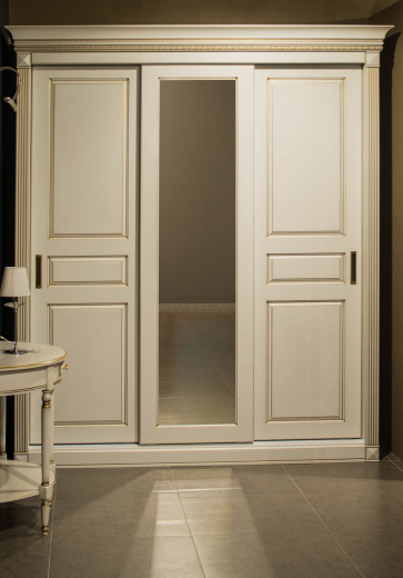 Шкаф в стиле Классика
