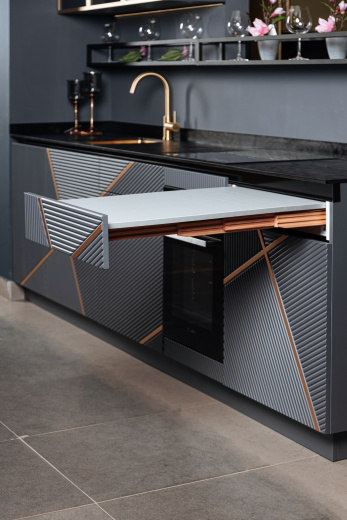 Прямая кухня с фрезерованными фасадами