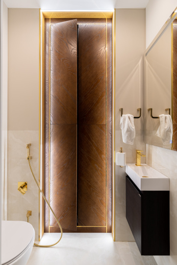 Распашные двери в ванной комнате 