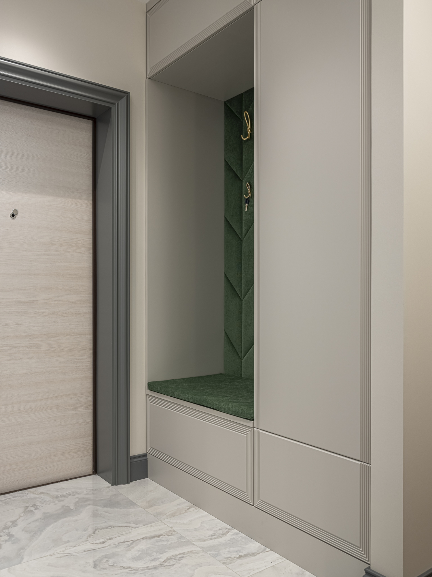 Корпусная прихожая в нише