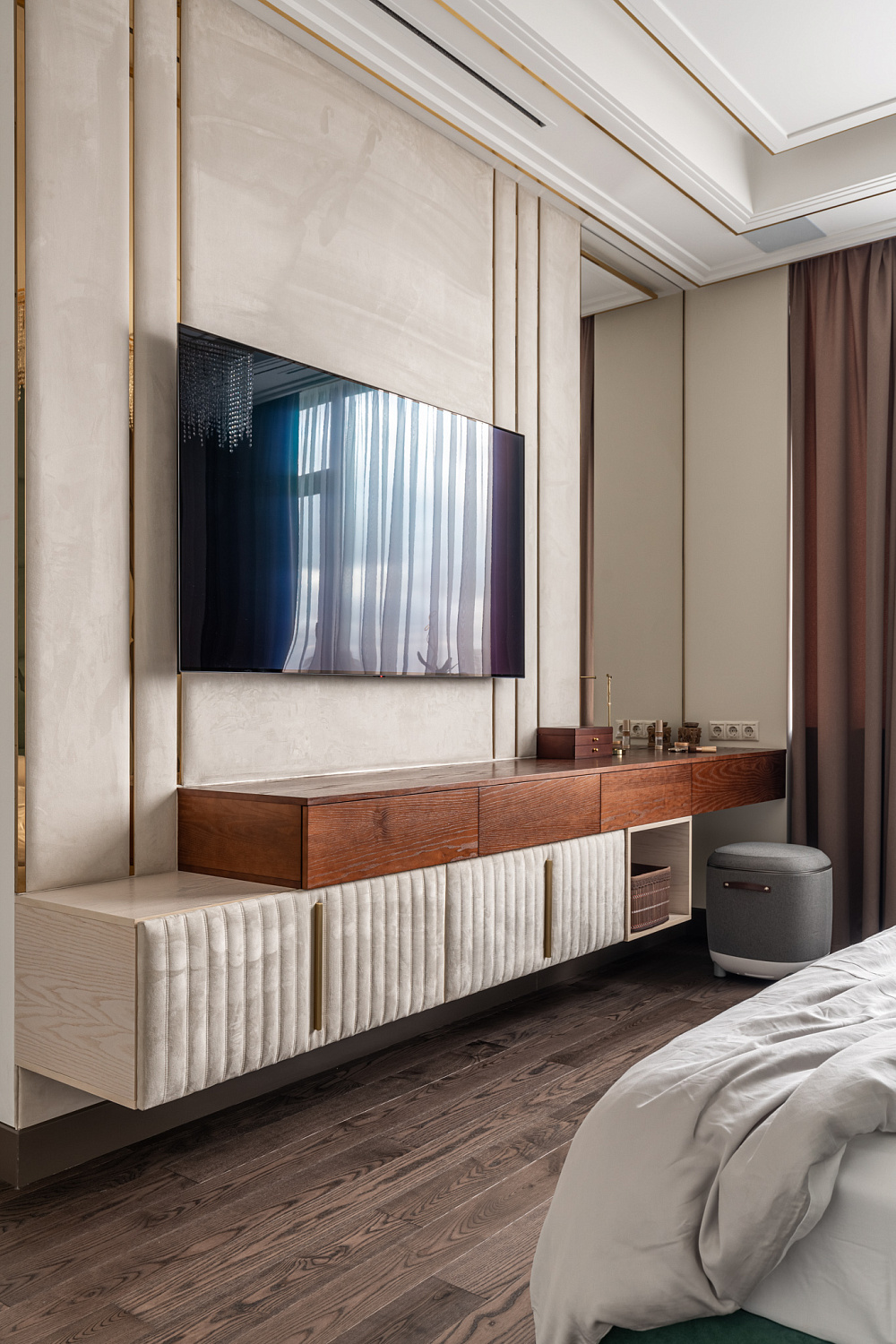 Мебель в спальню. Навесная консоль