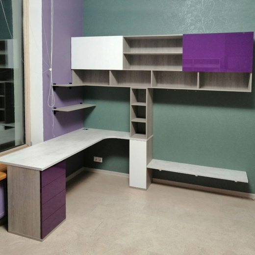 Рабочая зона в детскую комнату