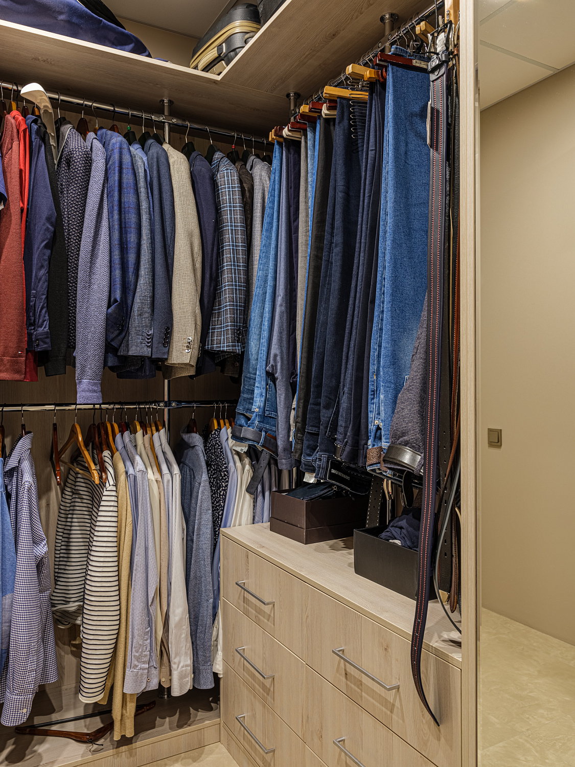 Мебель по проекту дизайнера в московскую квартиру