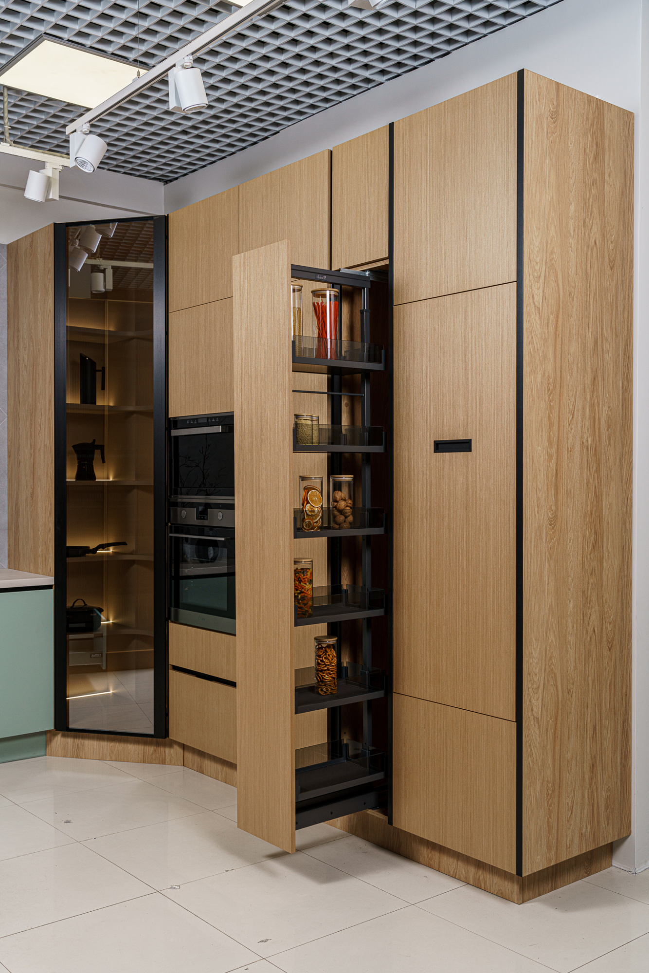 Кухня из шпона с откидным столом