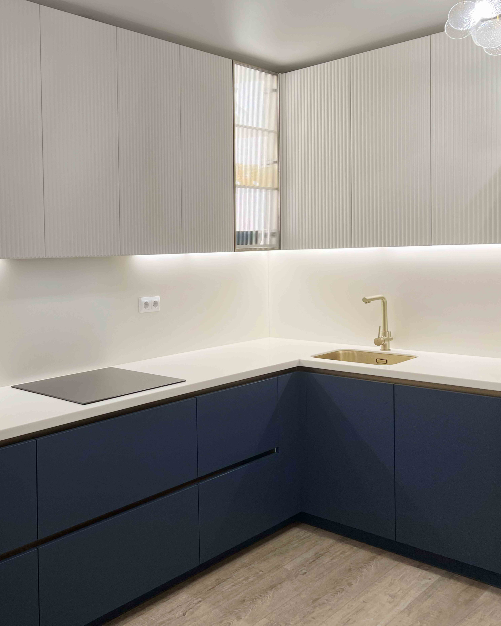 Угловая кухня из МФД