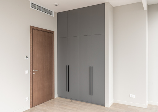 Распашной шкаф с фасадами Supramat