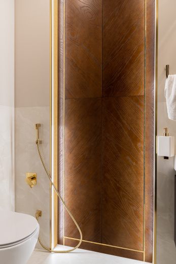 Распашные двери в ванной комнате 