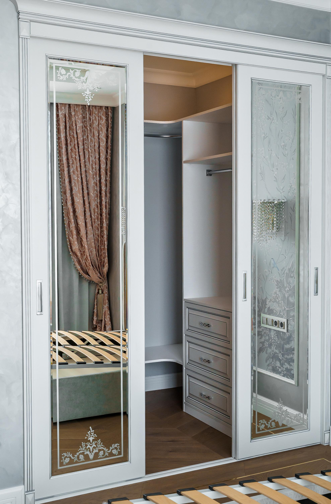 Гардеробная комната в классическом стиле