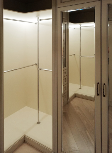 Гардеробная комната в классическом стилем из МДФ