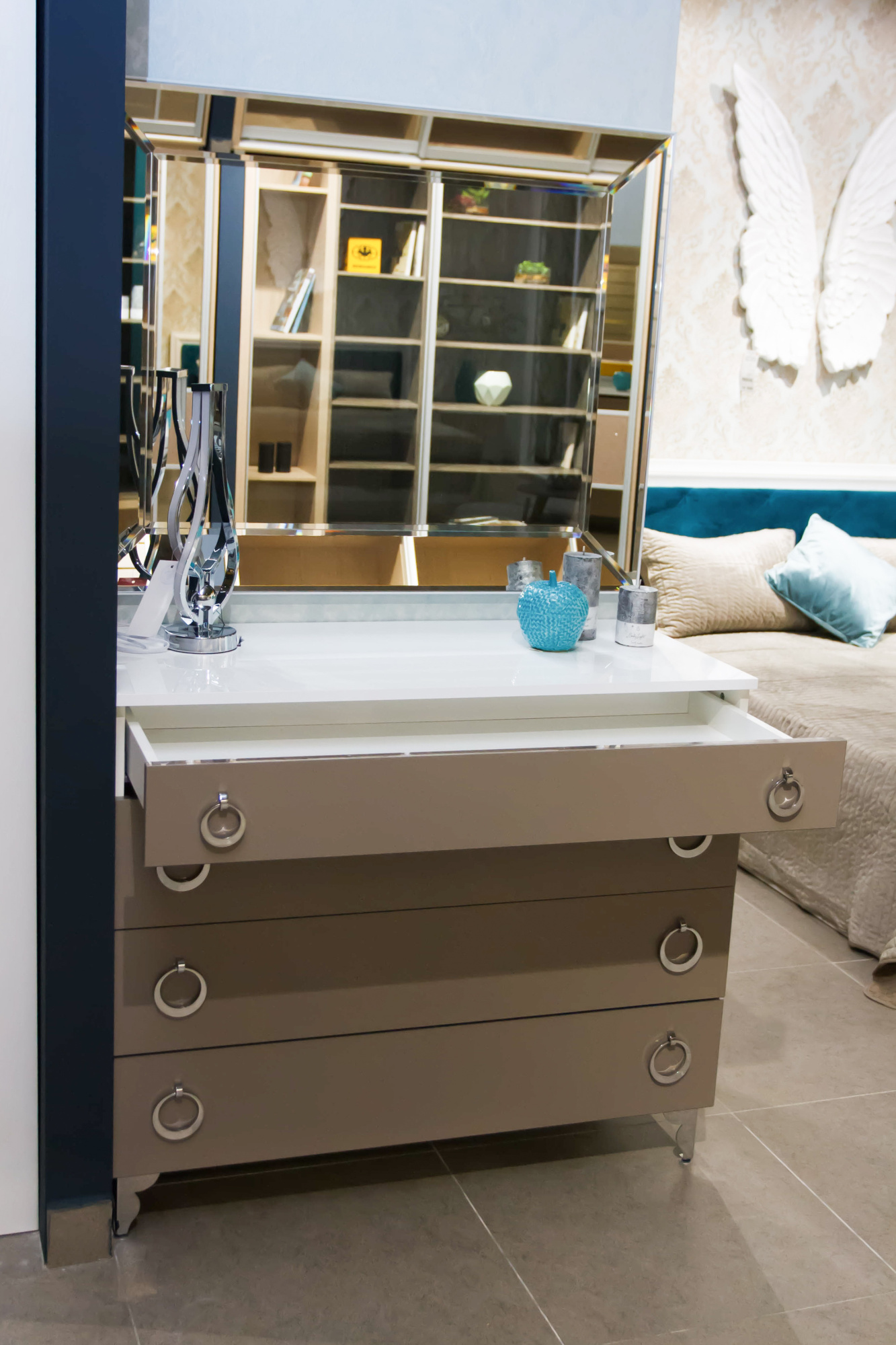 Комод с зеркалом 