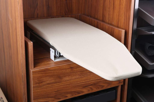 Поворотно-выдвижная гладильная доска