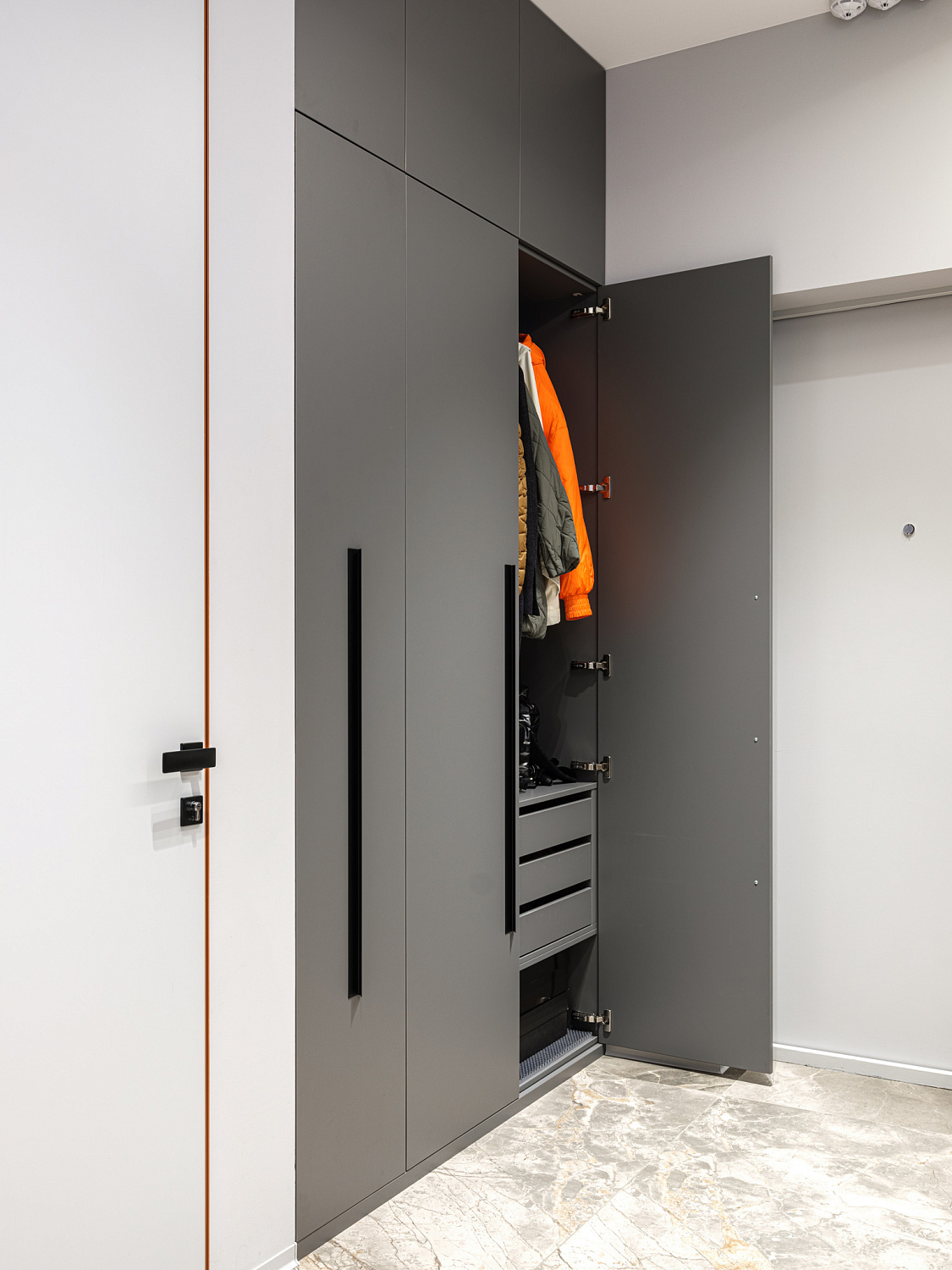 Мебель в московскую квартиру.  120 кв. м