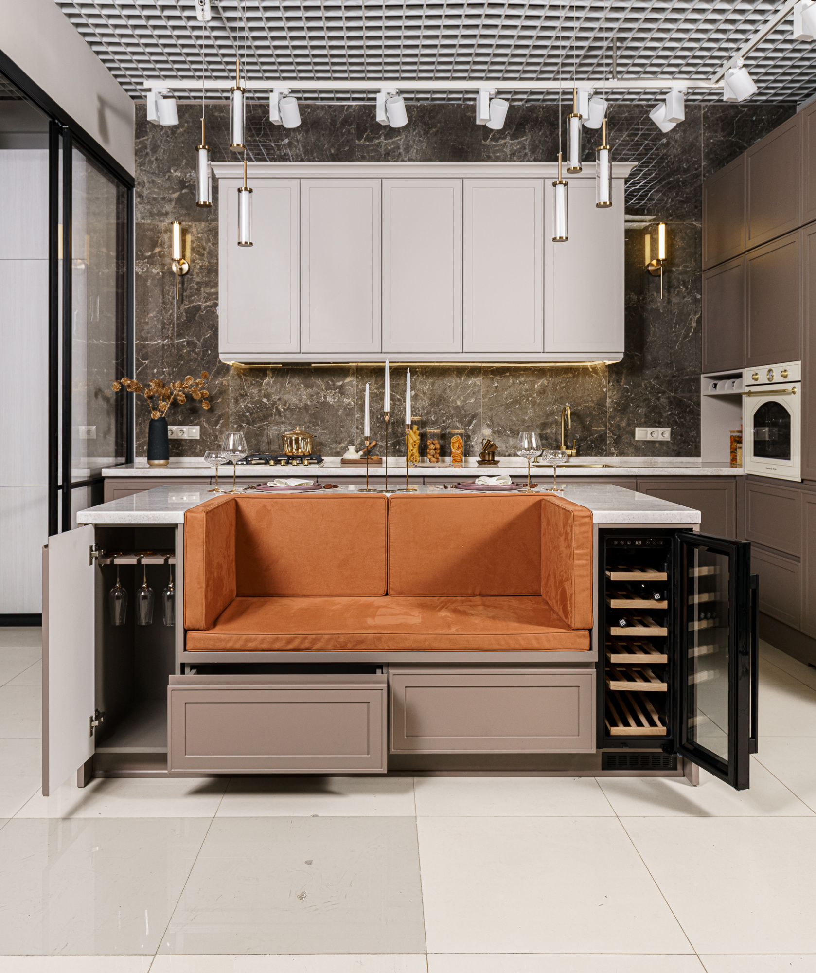 Угловая кухня с островом