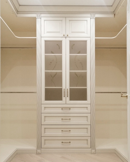Гардеробная комната в классическом стилем из МДФ