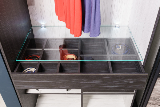 Шкаф-купе с зеркалом