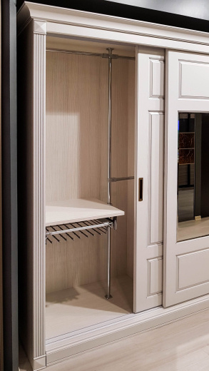 Шкаф-купе в классическом стиле