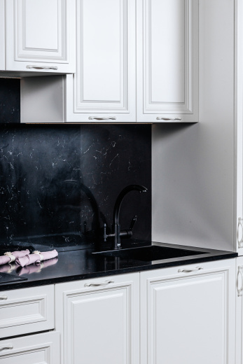 Прямая неоклассическая кухня 