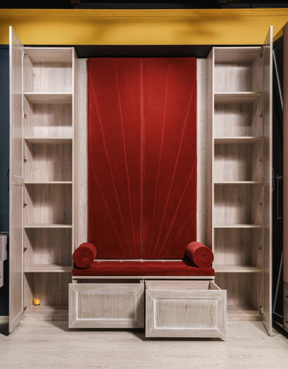 Прихожая из шпона с мягким элементом