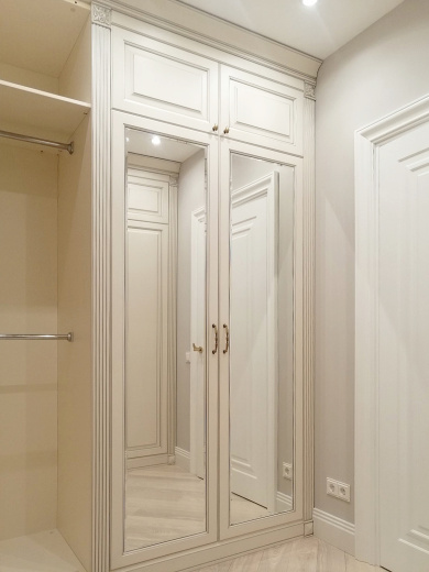 Гардеробная комната в классическом стилем из МДФ