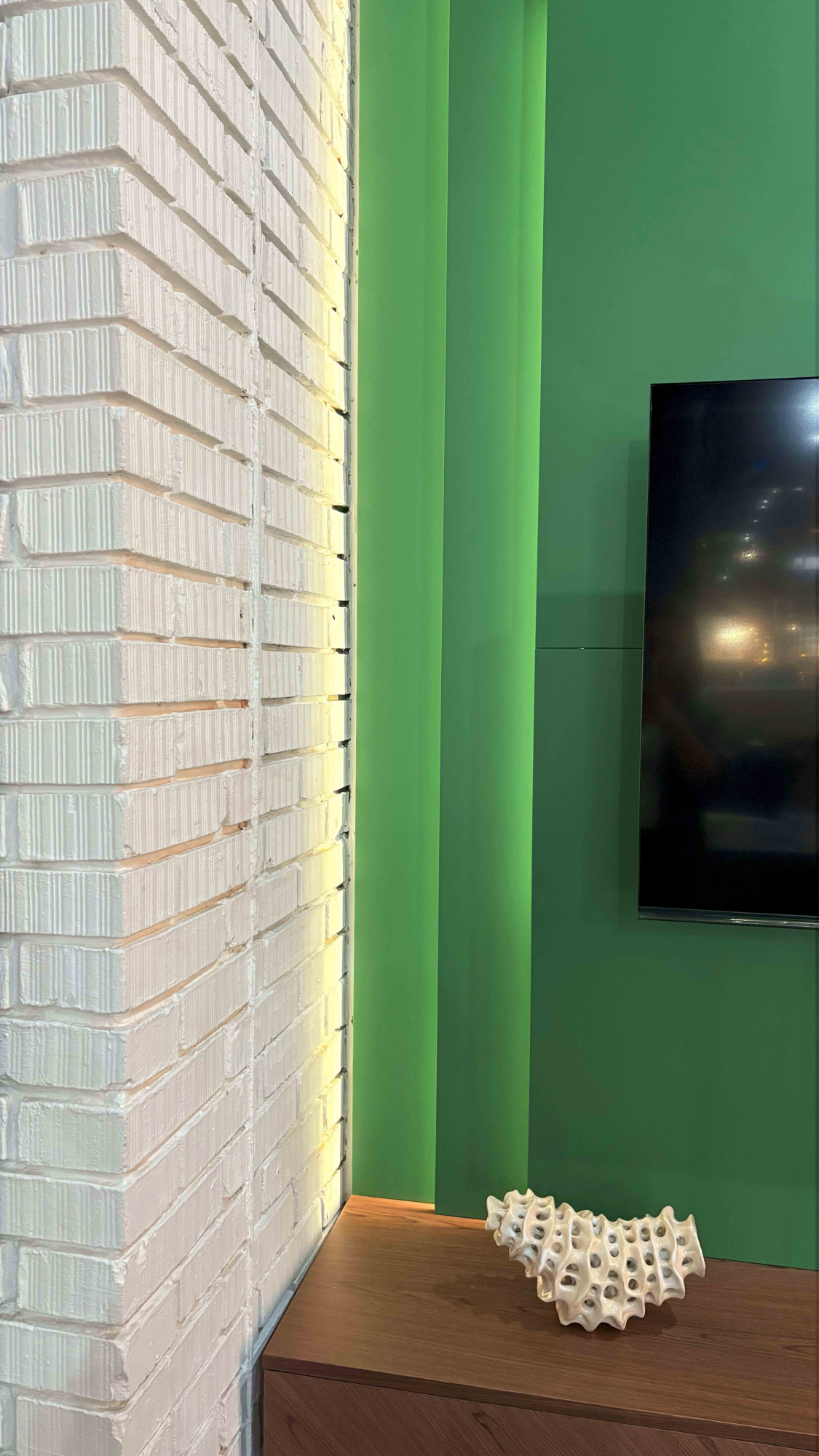 Подвесная гостиная из шпона