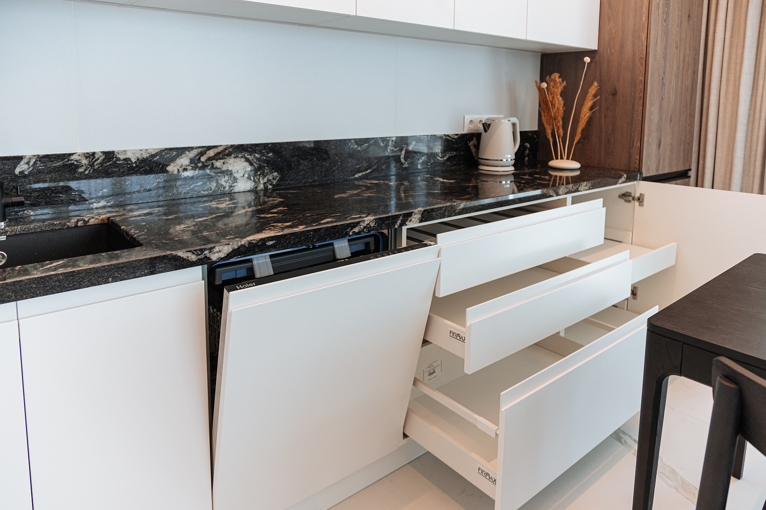 Современная мебель в московскую квартиру